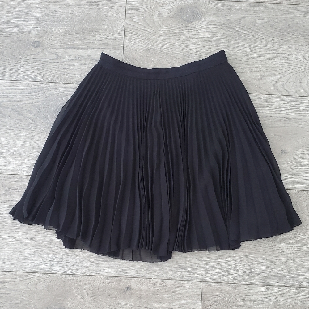 Aritzia Wilfred Twirl Black Pleated Mini Skirt